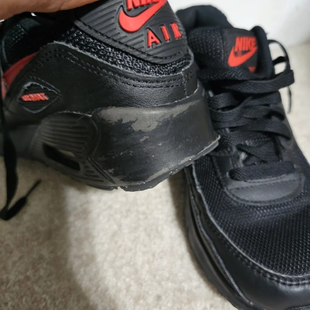 ​Nike Air Max 90 GS Black Red 6Y
